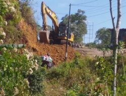 Jalan Goloworok Menuju Golowelu Mulai Dikerjakan, Dinas PUPR Kabupaten Manggarai Tengah Mengurug Badan Jalan