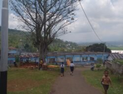 Kepsek Sisilia Indul Kirim Salam Manis Spesial untuk Bupati Hery Nabit dan Kadis Wens Sedan