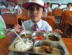 Berdayakan Masyarakat Lokal, SPPG YKPB La’o Lanar Beri MBG ke 2709 Anak di Kota Ruteng