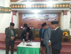 Bupati Manggarai Hery Nabit Bersama Ketua DPRD Paul Peos Tandatangani KUA PPAS Tahun 2026