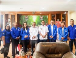 Yos Hasmi Ketua DPD PAN Kabupaten Manggarai Parasi Bupati Manggarai Hery Nabit Jalini Perkawanan