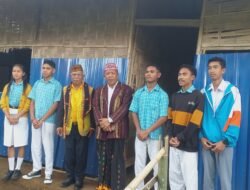 Kepsek Ferdy Jebarut Minta Gubernur Melky Lakalena Perbaiki Ruang Kelas di SMAN 2 Ruteng Purang yang Berdindingkan Pelepah