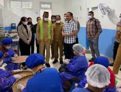 Wagub Johnny Asadoma Sambangi SPPG Yayasan Prima Karya Mandiri di Lawir Ruteng