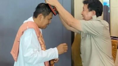 Wabup Mabar, dr. Yul Weng, M.Kes Selendangi Gubernur Jabar, Dedi Mulyadi di Labuan Bajo