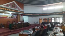Dewan Lexy Armanjaya Pimpin Rapat DPRD bersama Bagian Hukum dan DPMPTSP Bahas Ranperda Penanaman Modal Kabupaten Manggarai