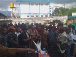 Kementan Bantu Hand Tractor untuk 35 Gapoktan termasuk 16 Unit Hand Sprayer di Kabupaten Manggarai, Pesan Penjabat Sekda: Alsintan Ini Harus Dijaga